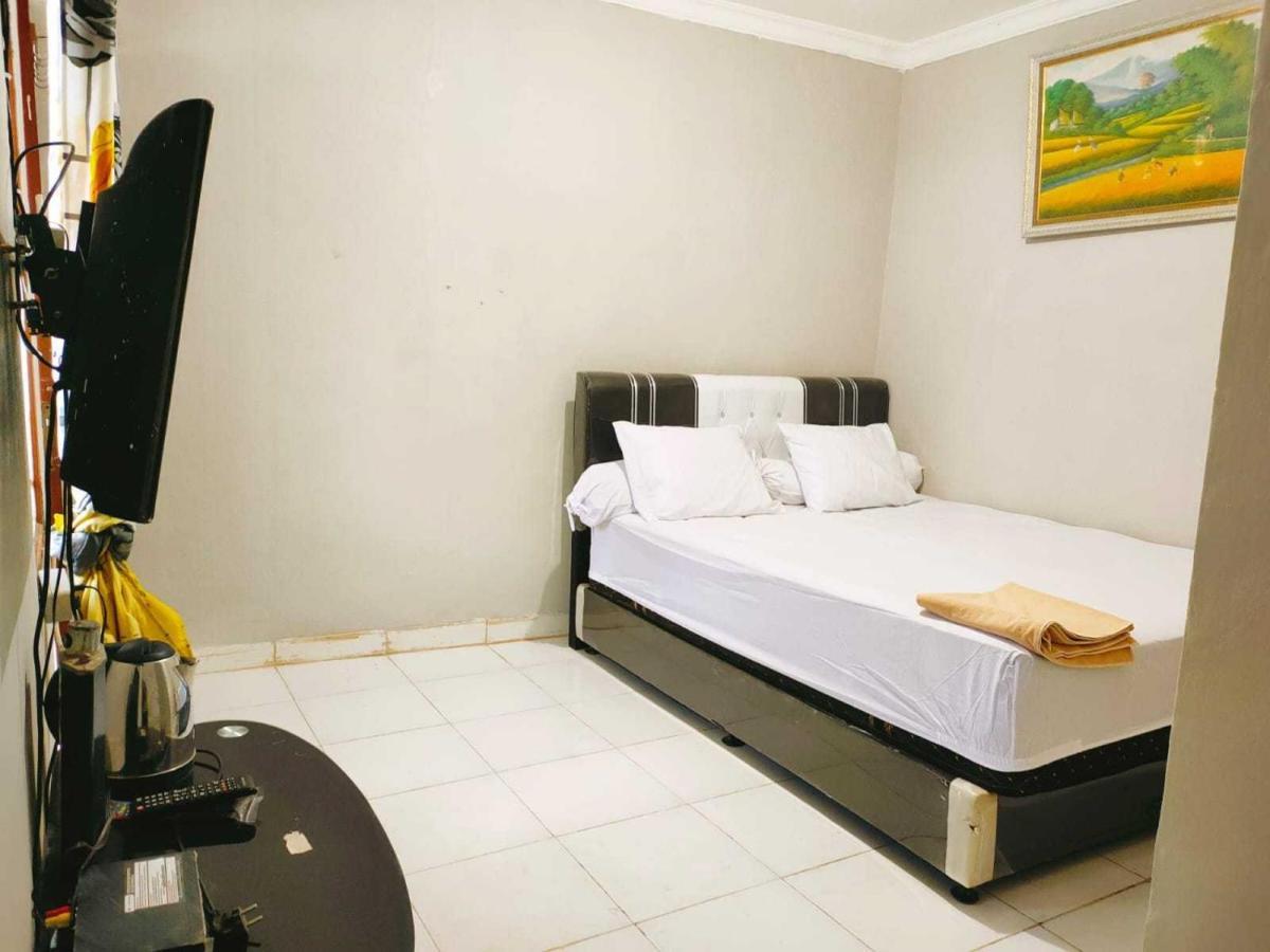 Hotel Express O 91277 Atiq Syariah Serang