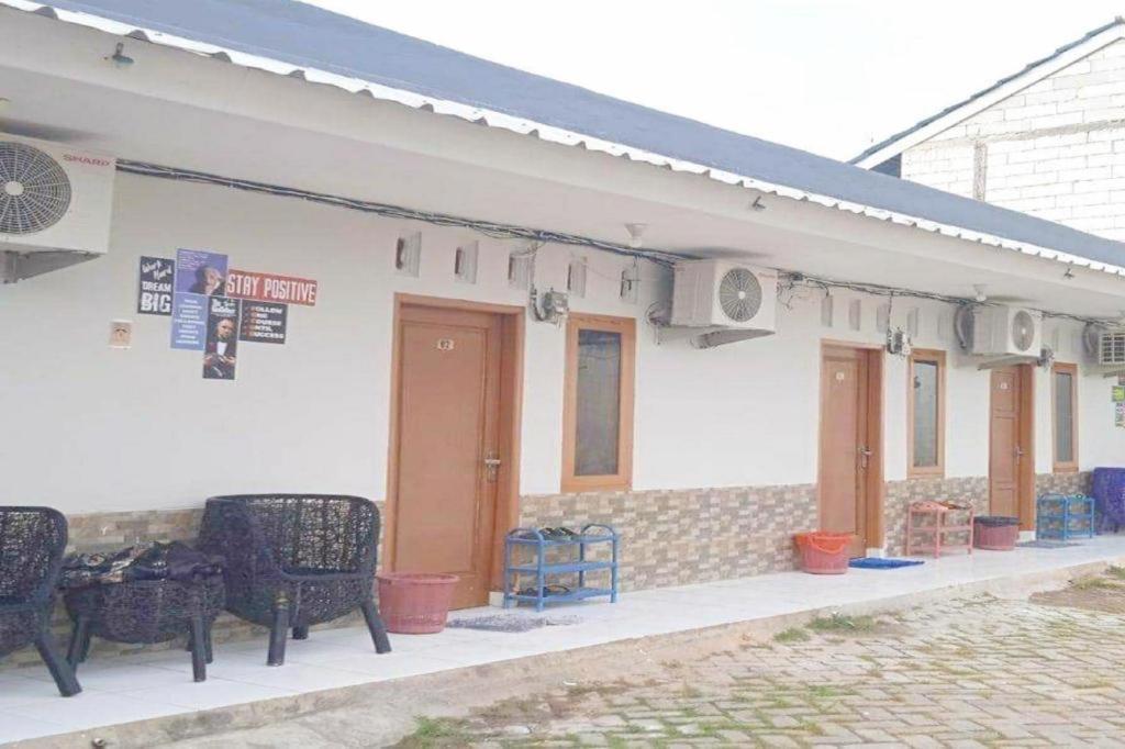 Express O 91277 Atiq Syariah Hotel Serang